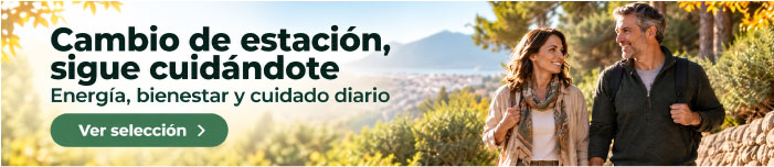 Pareja caminando al aire libre en otoño para una campaña de energía, defensas y bienestar diario