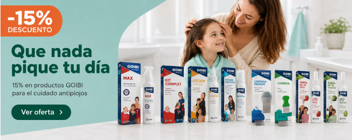 Madre e hija junto a productos antipiojos Goibi con promoci&oacute;n del 15% de descuento