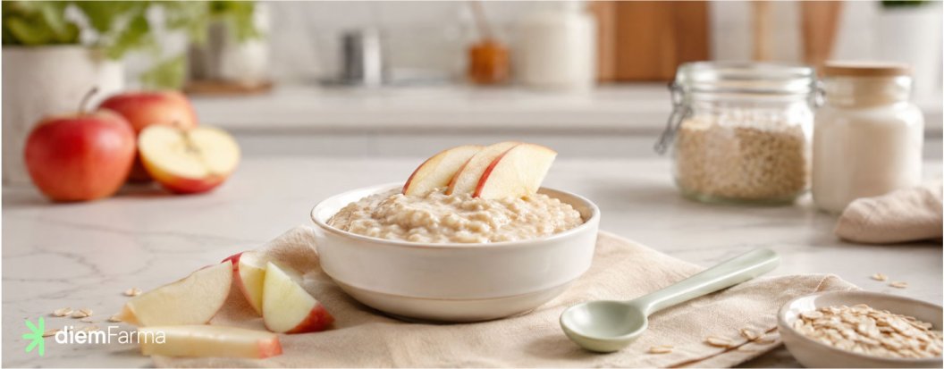 Papilla de avena y manzana para beb&eacute;, receta casera, f&aacute;cil y nutritiva